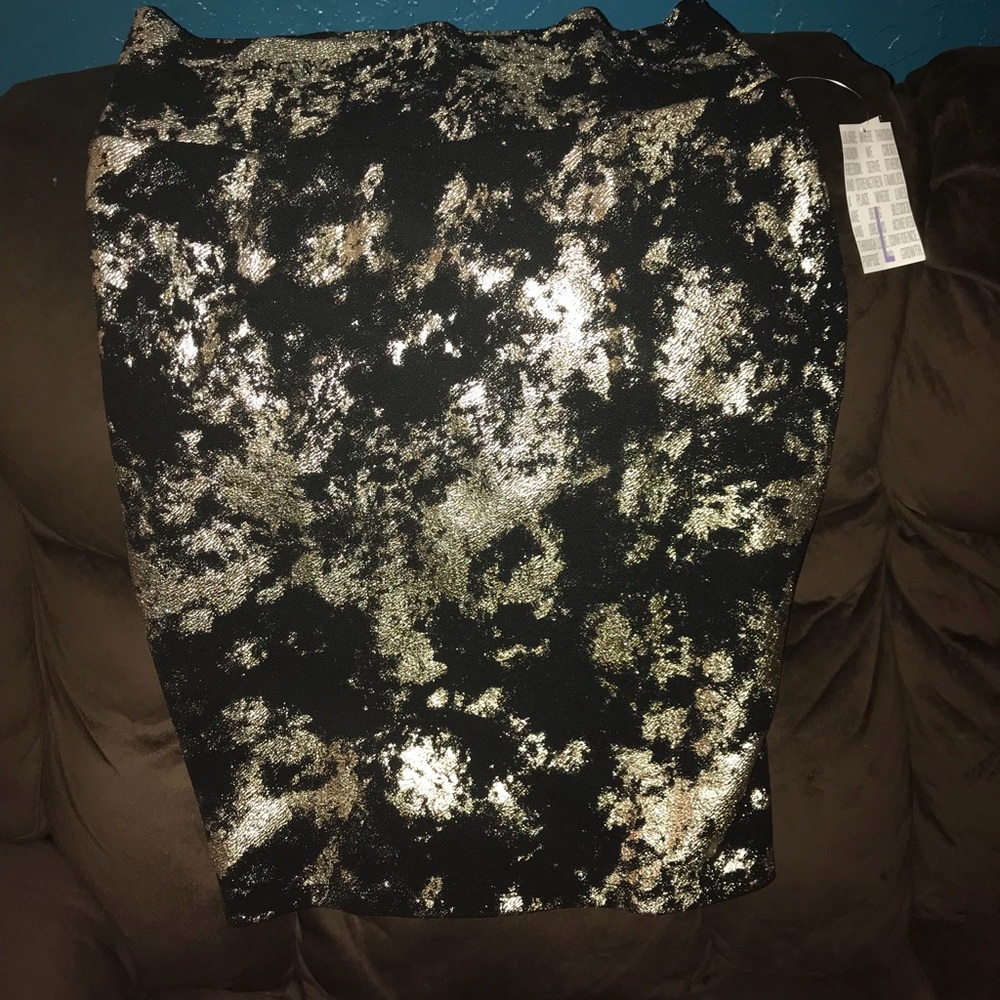 LulaRoe Black and Gold Cassie Skirt Large